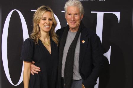 Richard Gere: Lässiger Red-Carpet-Auftritt mit seiner Frau Richard Gere: Lässiger Red-Carpet-Auftritt mit seiner Frau