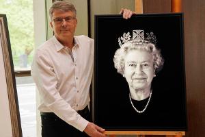 Schmunzelnde Queen Elizabeth: Das steckt hinter dem Jubiläumsporträt