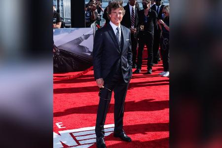 Tom Cruise erscheint im Helikopter zur Tom Cruise erscheint im Helikopter zur