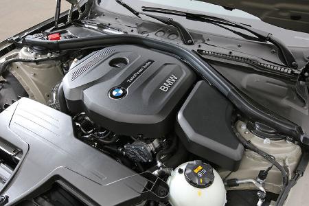BMW 318i Touring, Motor