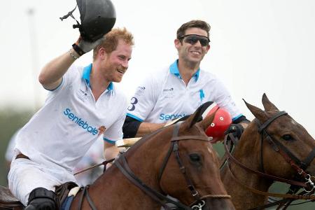 Thronjubiläum der Queen: Versetzt Prinz Harry sie wegen Polo-Turnier? Thronjubiläum der Queen: Versetzt Prinz Harry sie wegen Polo-Turnier?