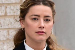 Amber Heard: Johnny Depp musste "wie ein Baby getragen werden"