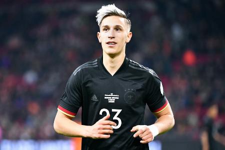 Nico Schlotterbeck - Der zweite deutsche Nationalspieler, der zum BVB kommt. Sein Wechsel von Freiburg nach Dortmund dürfte dazu führen, dass Mats Hummels künftig eher eine Nebenrolle spielen dürfte. Und dass Manuel Akanji im Sommer bei einem anderen Klub anheuert.