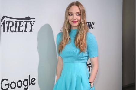 Amanda Seyfried wird im aquamarinblauen Zweiteiler zum Hingucker Amanda Seyfried wird im aquamarinblauen Zweiteiler zum Hingucker