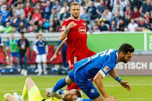 Darmstadt patzt in Düsseldorf und öffnet HSV die Tür