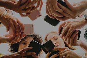 Social Media: Viele Nutzer möchten auf Werbung nicht verzichten
