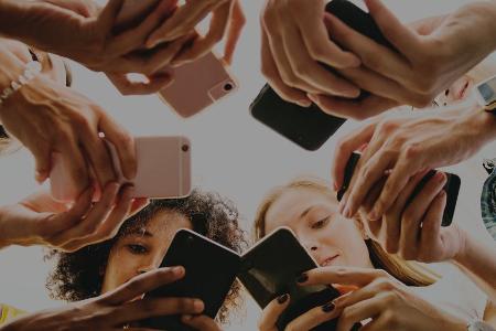 Social Media: Viele Nutzer möchten auf Werbung nicht verzichten Social Media: Viele Nutzer möchten auf Werbung nicht verzichten