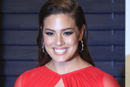 Süßes Foto: Ashley Graham stillt ihre Zwillinge gleichzeitig Süßes Foto: Ashley Graham stillt ihre Zwillinge gleichzeitig