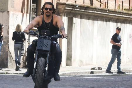 Jason Momoa zeigt sich im lässigen Biker-Look am Jason Momoa zeigt sich im lässigen Biker-Look am