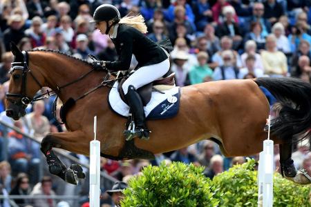 Mensch gegen Pferd: Spektakuläres Duell in Aachen Mensch gegen Pferd: Spektakuläres Duell in Aachen