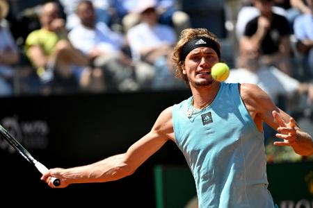 Arbeitssieg gegen Baez: Zverev in Rom im Achtelfinale Arbeitssieg gegen Baez: Zverev in Rom im Achtelfinale