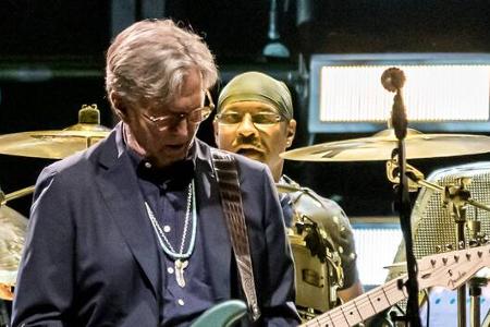 Eric Clapton verlor seinen gerade einmal vierjährigen Sohn Conor 1991 bei einem Sturz aus dem Fenster eines Hochhauses. Er verarbeitete seine Trauer in dem Song 'Tears in Heaven'.