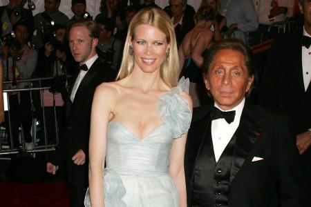 Claudia Schiffer gratuliert Valentino zum 90. Geburtstag Claudia Schiffer gratuliert Valentino zum 90. Geburtstag