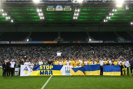 Benefizspiel in Gladbach: Über 600.000 Euro für die Ukraine Benefizspiel in Gladbach: Über 600.000 Euro für die Ukraine