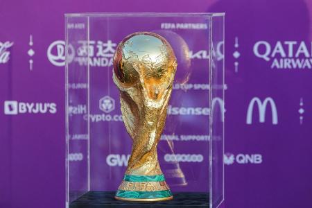 Welttournee des WM-Pokals: FIFA-Trophäe besucht Teilnehmer Welttournee des WM-Pokals: FIFA-Trophäe besucht Teilnehmer