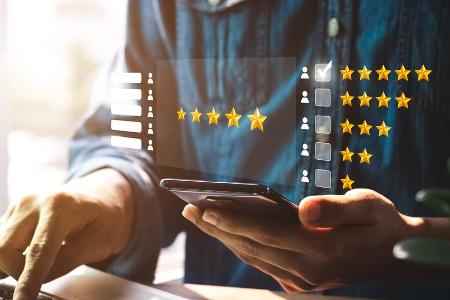 Fake-Bewertungen: Mit diesen zehn Tricks erkennt man sie Fake-Bewertungen: Mit diesen zehn Tricks erkennt man sie