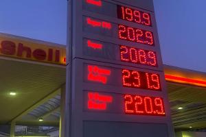 Unternehmen tanken teurer als Privatleute