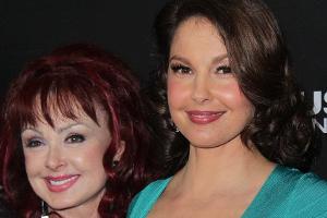 Ashley Judd: Ihre Mutter war "gütig und sensibel" aber "isoliert"