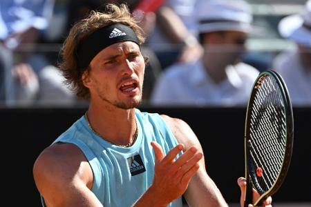 Niederlage gegen Tsitsipas: Zverev verpasst Finale von Rom Niederlage gegen Tsitsipas: Zverev verpasst Finale von Rom