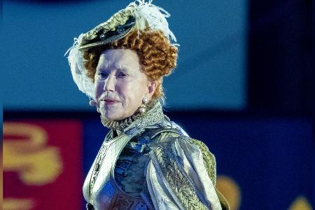 Helen Mirren spielte Queen Elizabeth I. für Queen Elizabeth II. Helen Mirren spielte Queen Elizabeth I. für Queen Elizabeth II.