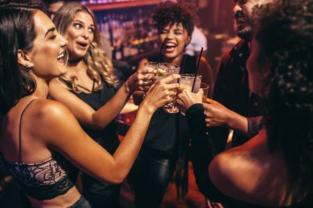 Welche Mythen über Alkohol Sie jetzt sofort vergessen können Welche Mythen über Alkohol Sie jetzt sofort vergessen können