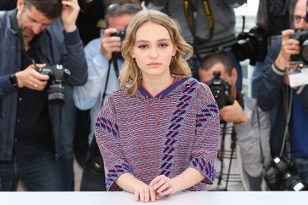 Lily-Rose Depp: Johnny-Fans greifen sogar seine Tochter an Lily-Rose Depp: Johnny-Fans greifen sogar seine Tochter an