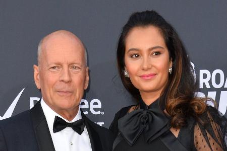 Bruce Willis' Frau hat mit seiner Aphasie-Diagnose zu kämpfen Bruce Willis' Frau hat mit seiner Aphasie-Diagnose zu kämpfen