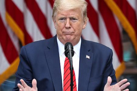 Ex-Präsident Donald Trump muss 110.000 Dollar Strafe zahlen Ex-Präsident Donald Trump muss 110.000 Dollar Strafe zahlen