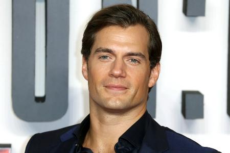 Seltener Schnappschuss: Henry Cavill zeigt sich mit seiner Freundin Seltener Schnappschuss: Henry Cavill zeigt sich mit seiner Freundin