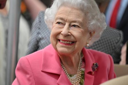 Queen im Buggy: Strahlender Auftritt bei der Chelsea Flower Show Queen im Buggy: Strahlender Auftritt bei der Chelsea Flower Show