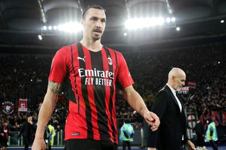 Knie-OP: Ibrahimovic fällt mindestens sieben Monate aus Knie-OP: Ibrahimovic fällt mindestens sieben Monate aus