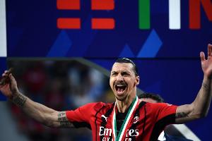 Ibrahimovic spielte halbes Jahr ohne vorderes Kreuzband