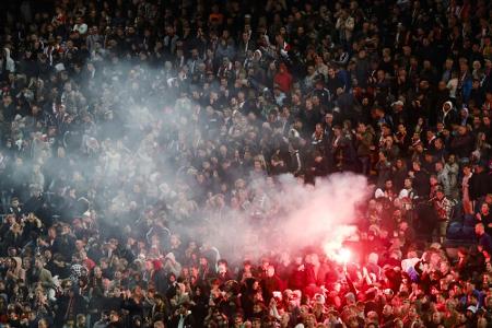 Feyenoord-Fans randalieren in Rotterdam - Messerstiche in Rom Feyenoord-Fans randalieren in Rotterdam - Messerstiche in Rom