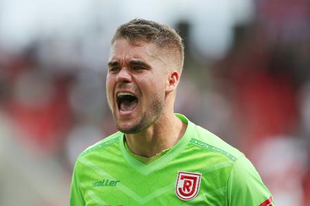 BVB verpflichtet Torhüter Meyer aus Regensburg BVB verpflichtet Torhüter Meyer aus Regensburg