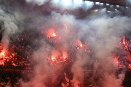 Polizei ermittelt gegen Feyenoord-Hooligans Polizei ermittelt gegen Feyenoord-Hooligans