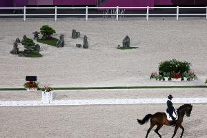 Kröncke gewinnt Dressur-Derby mit Pferdewechsel