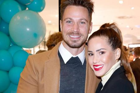 Angelina und Sebastian Pannek verraten das Babygeschlecht Angelina und Sebastian Pannek verraten das Babygeschlecht