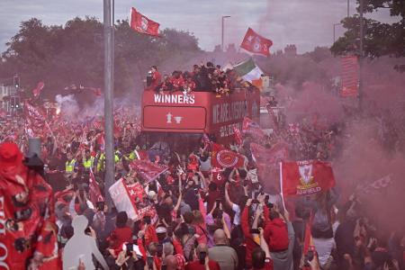 Liverpool-Parade vor begeisterten Fans Liverpool-Parade vor begeisterten Fans