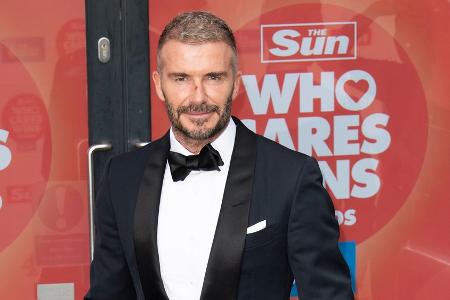 Seltener Schnappschuss: David Beckham zeigt seine Schwester Lynne Seltener Schnappschuss: David Beckham zeigt seine Schwester Lynne