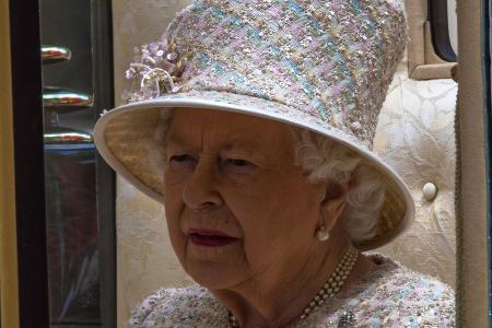 Queen Elizabeth II.: Flugzeug-Turbulenzen kurz vor Jubiläumsfeier Queen Elizabeth II.: Flugzeug-Turbulenzen kurz vor Jubiläumsfeier