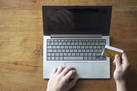 Onlineshopping_PhotoAlto.jpg