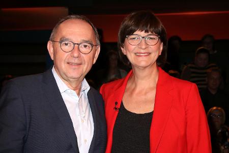 News Bilder des Tages Norbert Walter-Borjans und Saskia Esk... News Bilder des Tages Norbert Walter-Borjans und Saskia Esk...