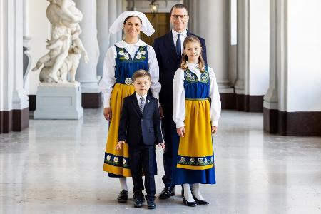Kronprinzessin Victoria strahlt mit ihrer Familie am Nationalfeiertag Kronprinzessin Victoria strahlt mit ihrer Familie am Nationalfeiertag