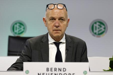DFB-Chef Neuendorf ehrt die Ehrenamtlichen DFB-Chef Neuendorf ehrt die Ehrenamtlichen