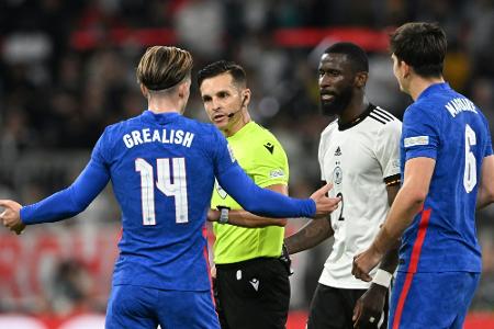 1:1 gegen England: Flick kann gegen Große nicht siegen 1:1 gegen England: Flick kann gegen Große nicht siegen