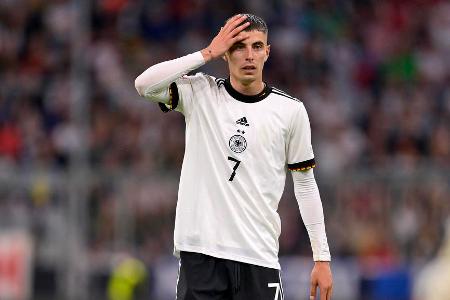 STURM: Kai Havertz - Note: 3,5 - War Anfang an präsent, aber relativ glücklos. Setzte zumindest seinen Körper effektiv gegen die bullige Abwehr der Engländer ein und war für die Balance im deutschen Spiel sehr wichtig. Verpasste es allerdings, sich in gefährliche Abschlussituationen zu bringen. Hatte nach der Auswechslung von Musiala auf der Zehn keine nennenswerten Impulse mehr zu verzeichnen.