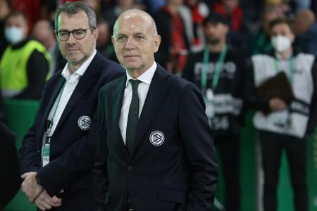 Präsident Neuendorf unterstützt DFB-Frauen vor Ort Präsident Neuendorf unterstützt DFB-Frauen vor Ort