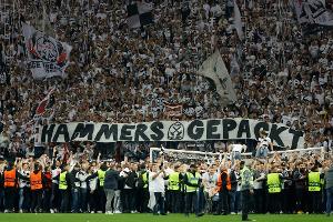 Nach Platzsturm: Geisterspiel auf Bewährung für Frankfurt