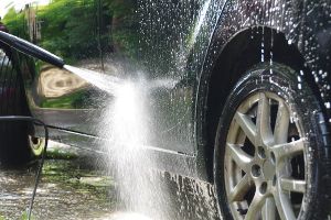 So vermeiden Sie beim Hochdruckreiniger Schäden am Auto