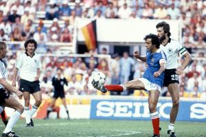 Buch über "Die Nacht von Sevilla" mit Platini als Darsteller